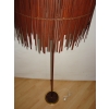 Designerska lampa stojąca z drewna tekowego