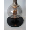Stylowa lampa retro z kulistym szklanym kloszem i niklowanym trzonem, idealna do nowoczesnych wnętrz.