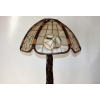 Profil lampy z naturalnego rattanu i szerokim kloszem, styl boho vintage.