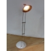 Klasyczna lampa vintage na metalowej podstawie