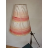 Detal podstawy lampy podłogowej vintage z patyną