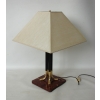 Lampa retro z abażurem – widok z boku