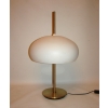 Designerska lampa stołowa – aranżacja w nowoczesnym wnętrzu