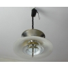 Lampa Frandsen – zbliżenie na aluminiowy klosz