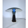 Lampa grzybek z odsłoniętą niebieską żarówką E27, styl PRL, detal konstrukcji