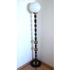 Lampa podłogowa Mid Century z białym szklanym kloszem