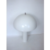 Metalowa lampa biurkowa modern – zbliżenie na klosz