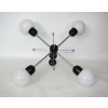 Lampa vintage Modern z lat 70. – detal konstrukcji metalowej i opraw żarówek