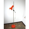 Detal lampy podłogowej, metal i aluminium