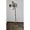 Niklowana lampa podłogowa vintage – detal konstrukcji