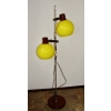 Lampa podłogowa retro z dwoma punktami światła – widok boczny