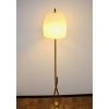 Detal mosiężnej konstrukcji lampy Mid Century