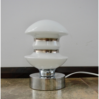 Kompaktowa lampka nocna retro