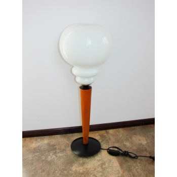 Lampa vintage z drewna metalu i szkła