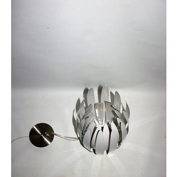 Skandynawska lampa wisząca vintage – detale metalowe