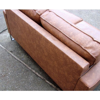 Sofa lata 80 – elegancka forma i proporcje