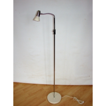 Metalowa lampa podłogowa retro z regulacją klosza