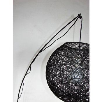 Lampa podłogowa z regulowanym ramieniem