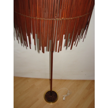 Designerska lampa stojąca z drewna tekowego