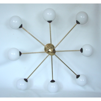 Żyrandol mid-century modern z mlecznymi szklanymi kloszami