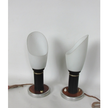 Detal lampy Mid Century z mosiądzu i szkła.