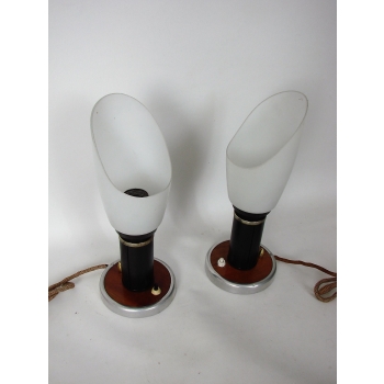 Detal lampy Mid Century z mosiądzu i szkła.