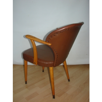 Detal drewna bukowego fotela „Modern”