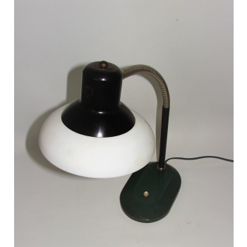 vintage lampa metalowa ze szklanym kloszem