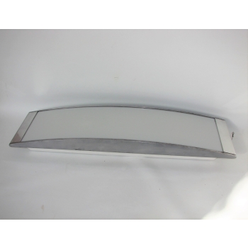Detal aluminiowego elementu lampy LUCEPLAN, z tworzywem w kontrastowej fakturze.