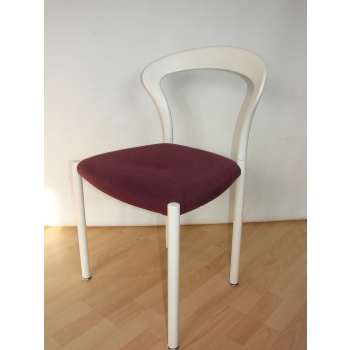 Perspektywa z góry na krzesło Lotus – tapicerowane siedzisko w stylu mid-century.