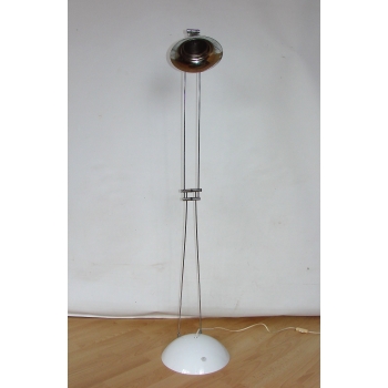 Klasyczna lampa vintage na metalowej podstawie