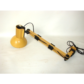 Lampa PRL w stylu industrialnym – widok z boku