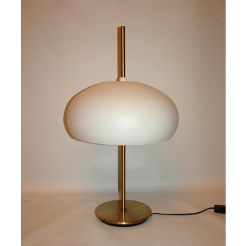 Designerska lampa stołowa – aranżacja w nowoczesnym wnętrzu