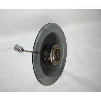 Lampa w stylu lat 80. – widok z dołu