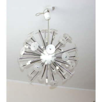 Lampa Arditi – chromowana konstrukcja