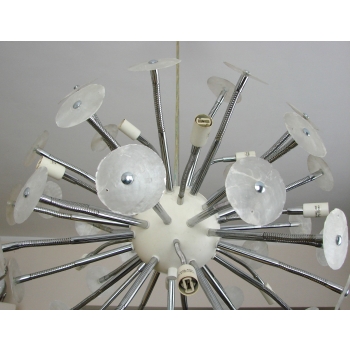 Lampa Arditi – chromowana konstrukcja