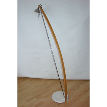 Lampa podłogowa vintage IKEA – detal klosza i ramienia