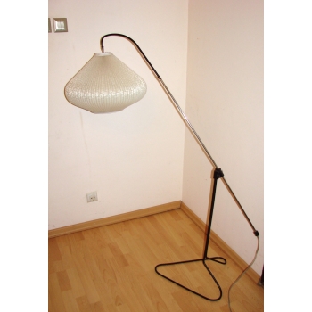 Stylowa lampa vintage idealna do salonu lub sypialni