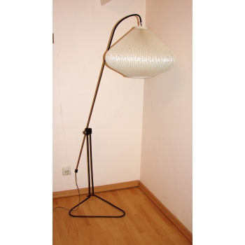 Stylowa lampa vintage idealna do salonu lub sypialni