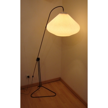 Stylowa lampa vintage idealna do salonu lub sypialni