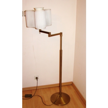 Lampa podłogowa z lat 70. – klosz w pozycji obróconej