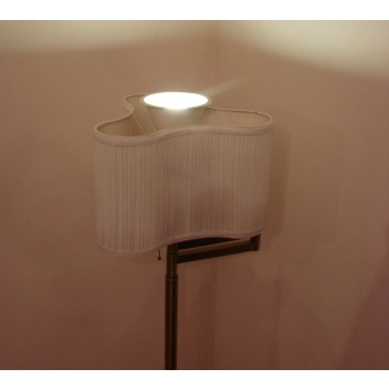 Lampa stojąca – światło skierowane ku górze