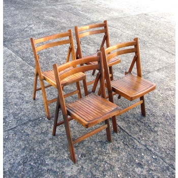 Cztery drewniane krzesła vintage do jadalni
