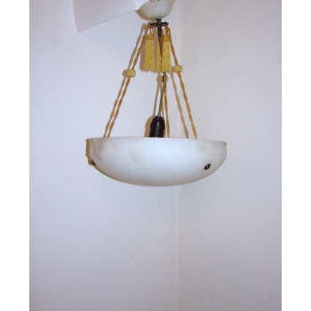 Lampa alabastrowa ampla z lat 30. – widok ogólny