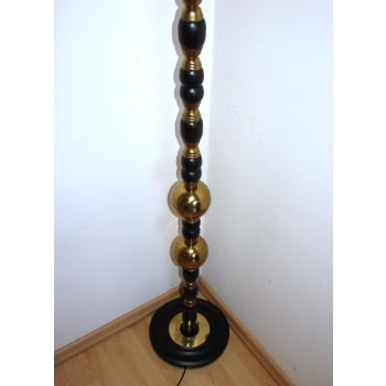 Lampa retro z białym kloszem w stylu Mid Century