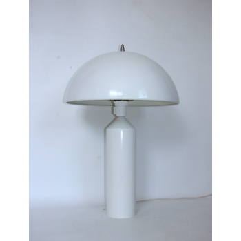 Stylowa lampa stołowa z lat 90. – detale podstawy