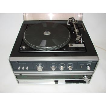 Gramofon Dual 1237 z bliska – ramię i talerz