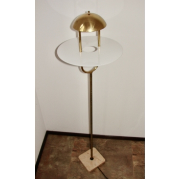 Lampa podłogowa z kloszem z tworzywa i mosiądzu