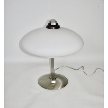 Szklany klosz lampy stołowej z lat 90. – zbliżenie