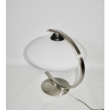 Widok boczny lampy stołowej Modern – metal i szkło